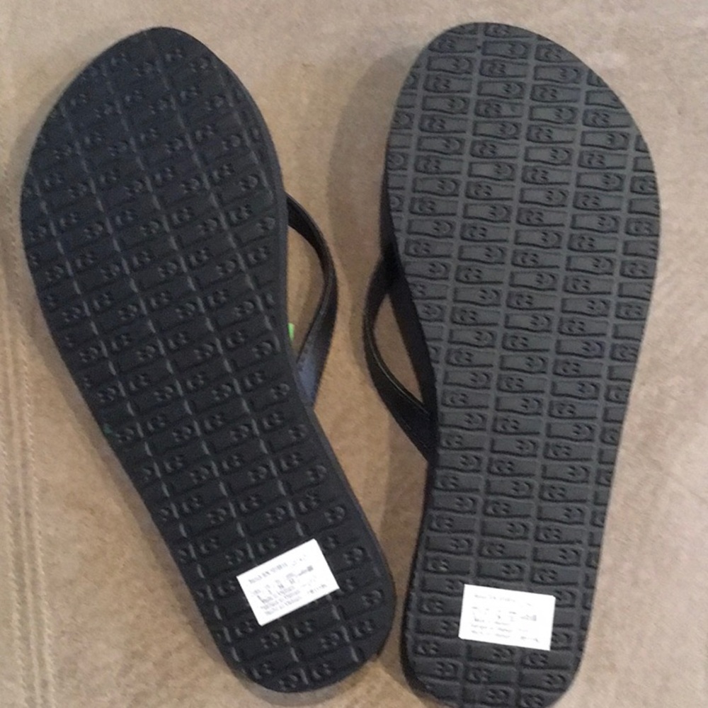 Sanuk yoga spree flip flops, so comfy! - Picture 3 of 3
